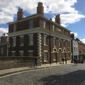 Centre - The Old Committee Room-free Parking Apartment York